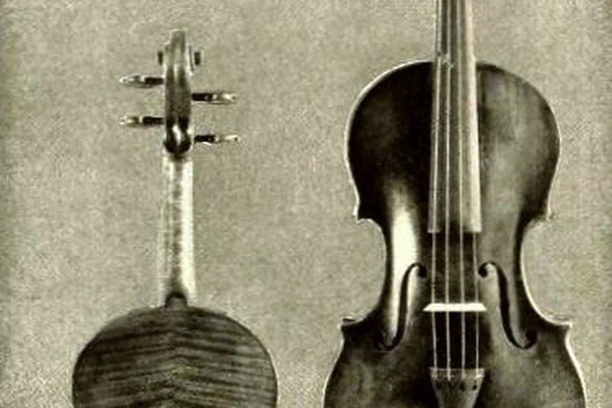 The 'Lipinski' Stradivarius, photographed for Shadowland magazine in 1923